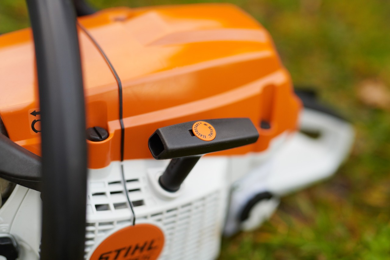 Rukojeť startéru benzinové řetězové pily STIHL MS 261 C-M s M-Tronic a ElastoStart