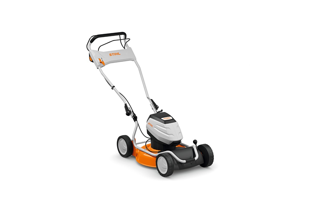 Mulčovací sekačka STIHL RMA 2 RV na bílém pozadí