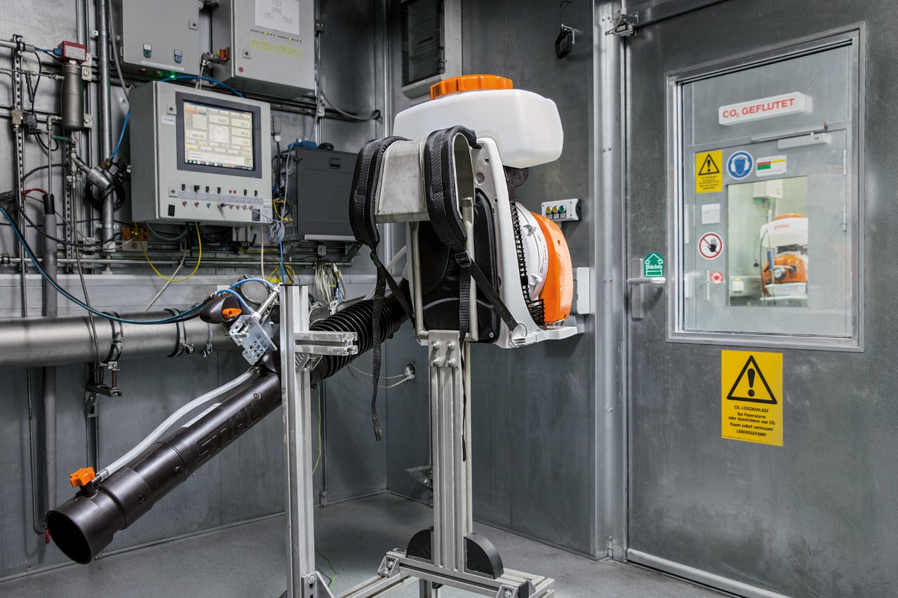 Kontrola hodnoty CO2 u nářadí STIHL ve vývoji 