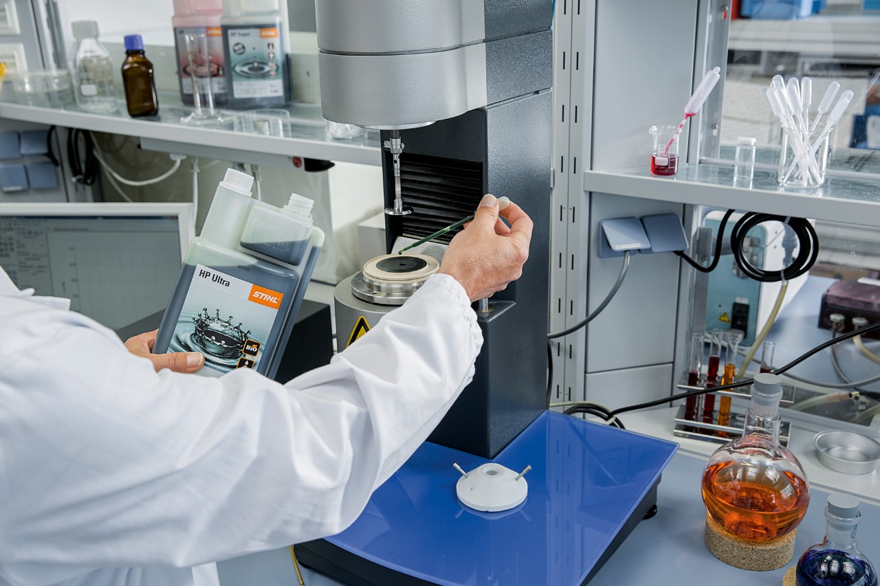 The viscosity of a STIHL fuel is tested in a laboratory